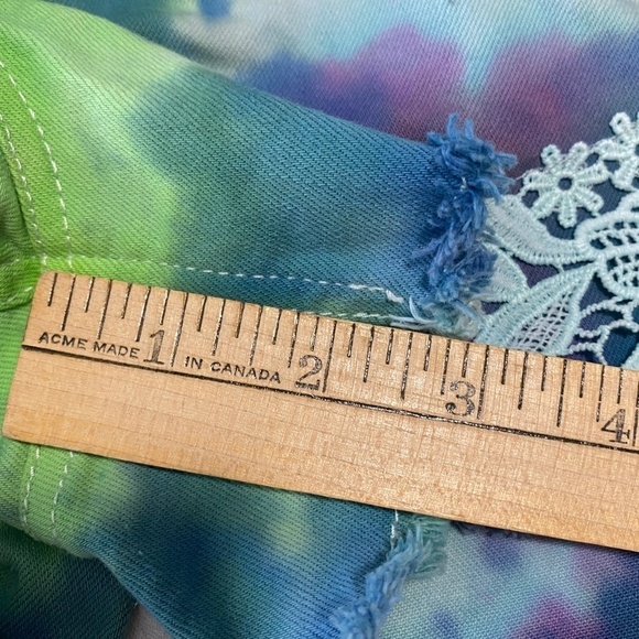 Ardene 82 Denim Women's Tie Dyed Green Jean Shorts Size 11 - Picture 10 of 10
